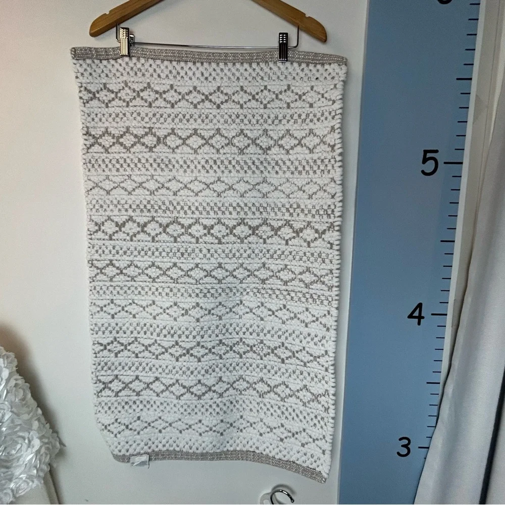 Threshold Bath Area Rug‎ 3D Raised Horizontal Pattern Neutral Colors